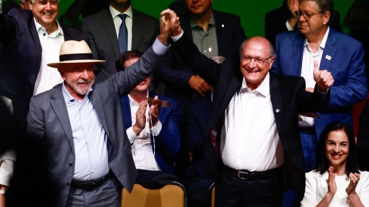 Lula e Alckmin em convenção do PSB