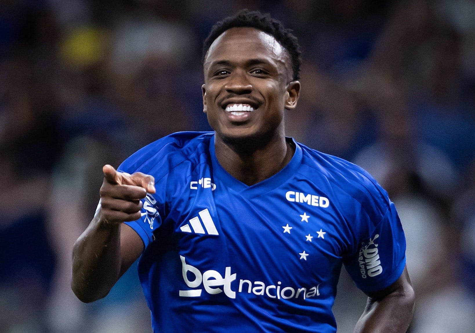 Sinisterra sofreu uma lesão durante o jogo contra o Botafogo, pelo Brasileirão