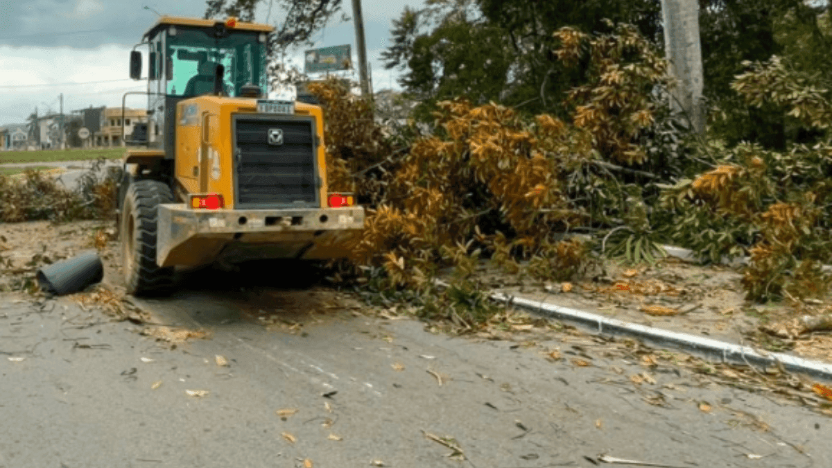 Ubatuba registra 13 feridos e 180 chamados após forte vendaval