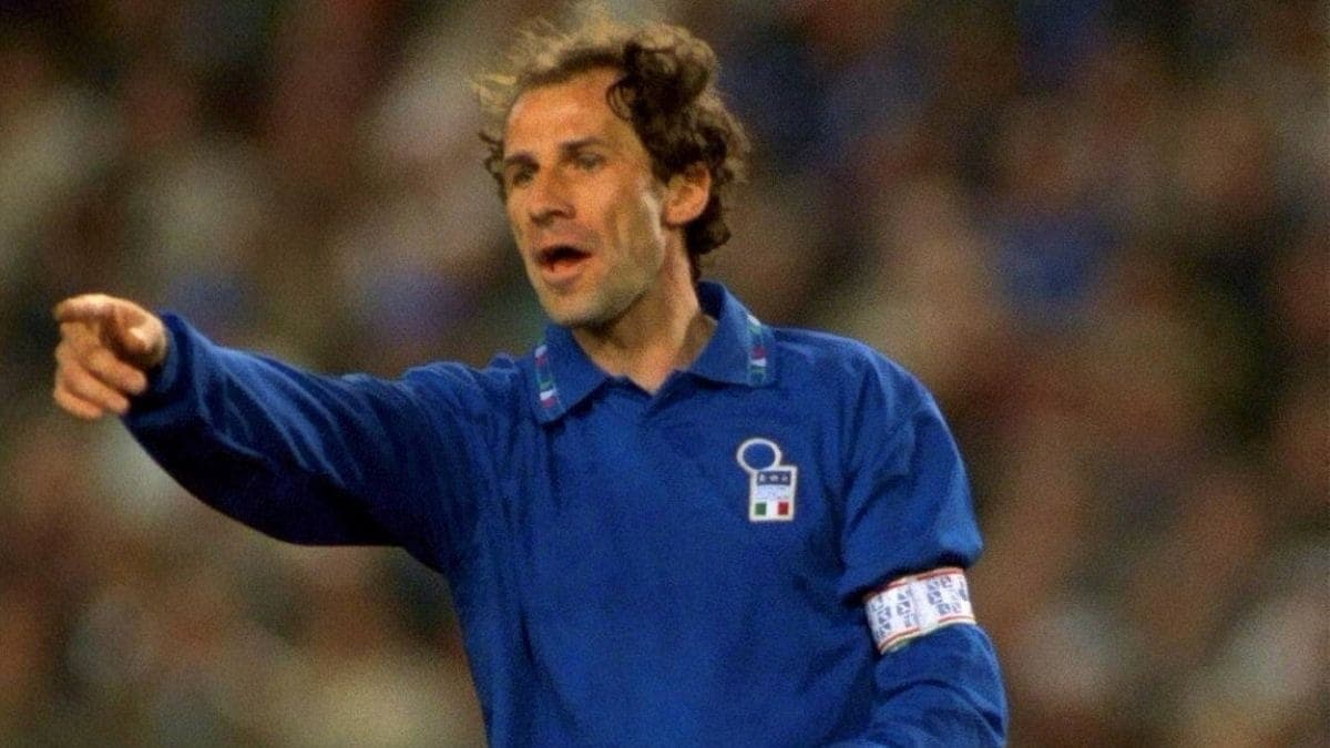 Baresi em ação pela seleção da Itália