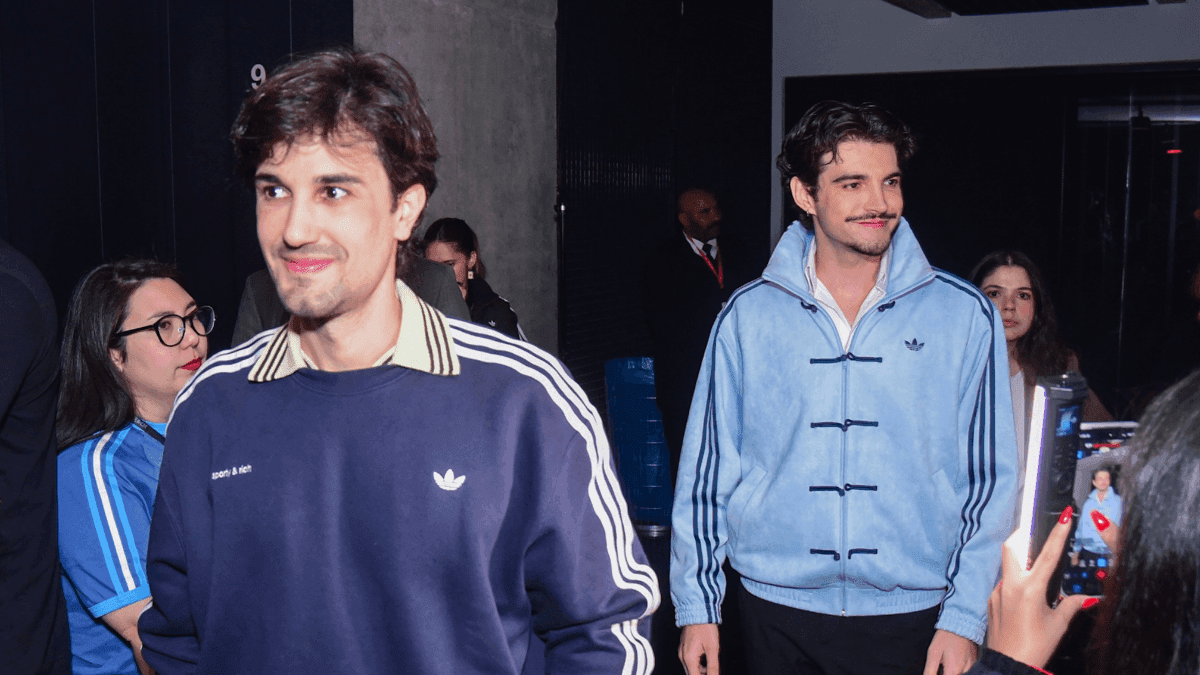 Pedro Tófani e Jão em festa de lançamento do "Memórias Póstumas"
