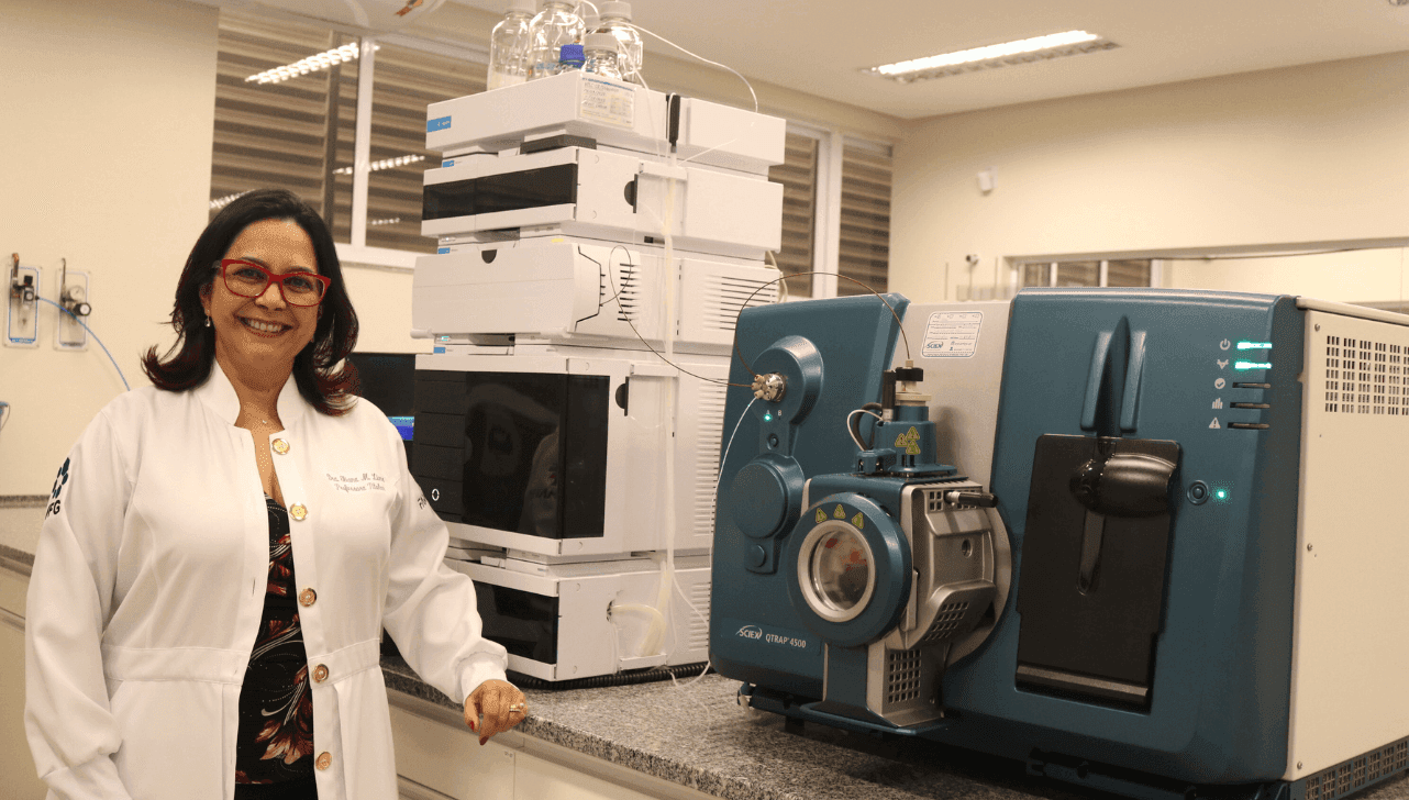 Professora Eliana Martins Lima, diretora do Farmatec/UFG