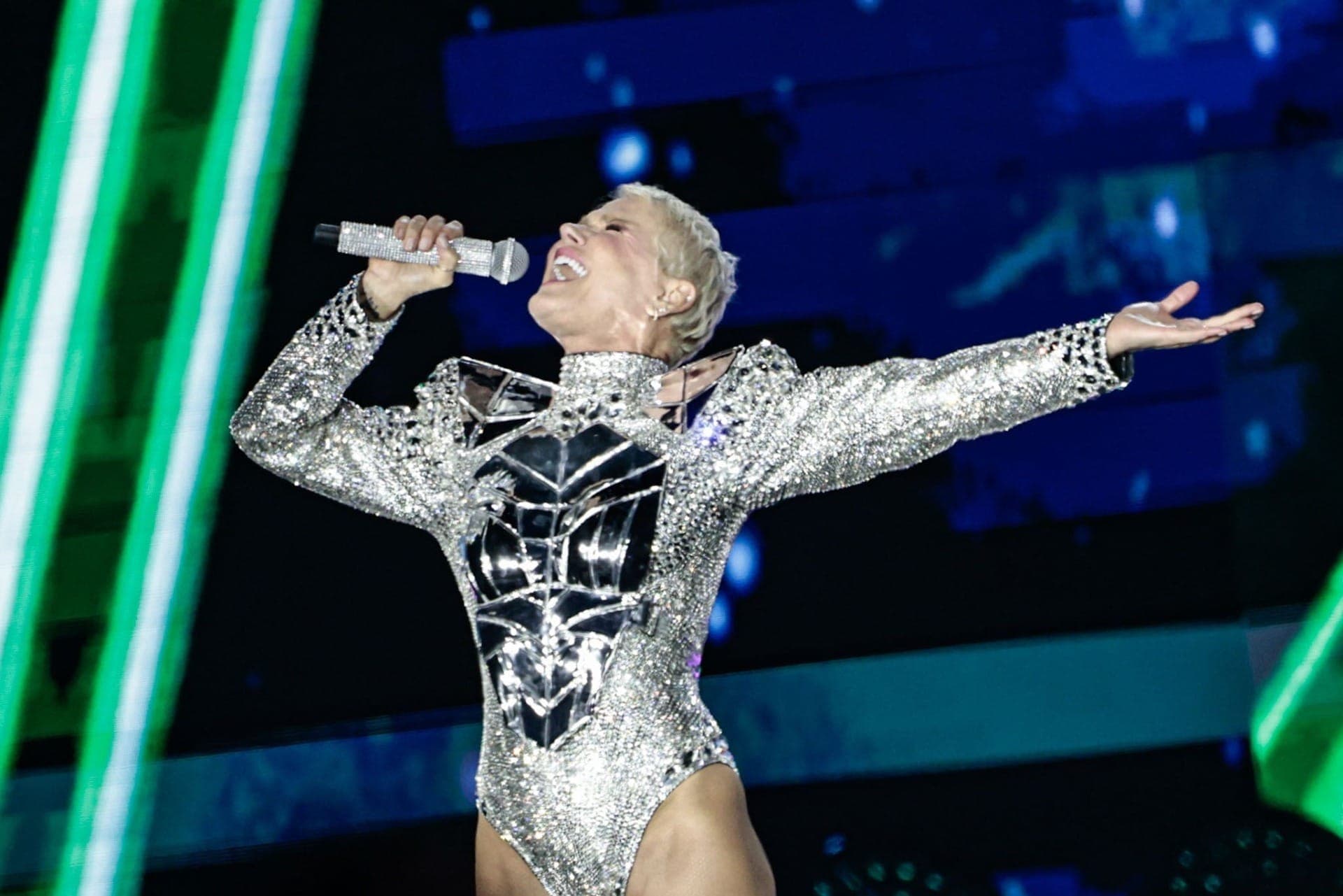 Xuxa se emocionou no show