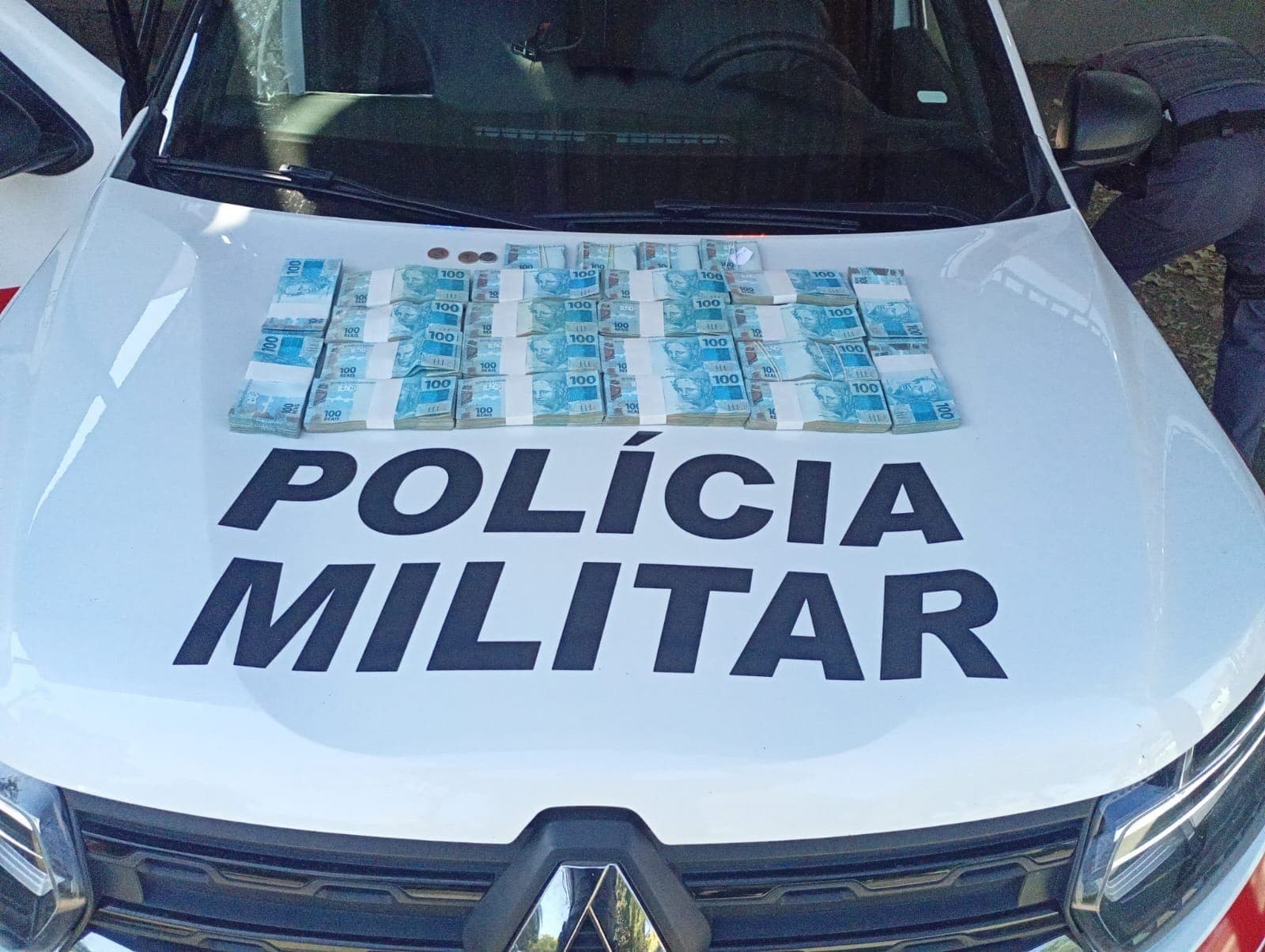 Foram apreendidos R$ 203 mil reais em espécie