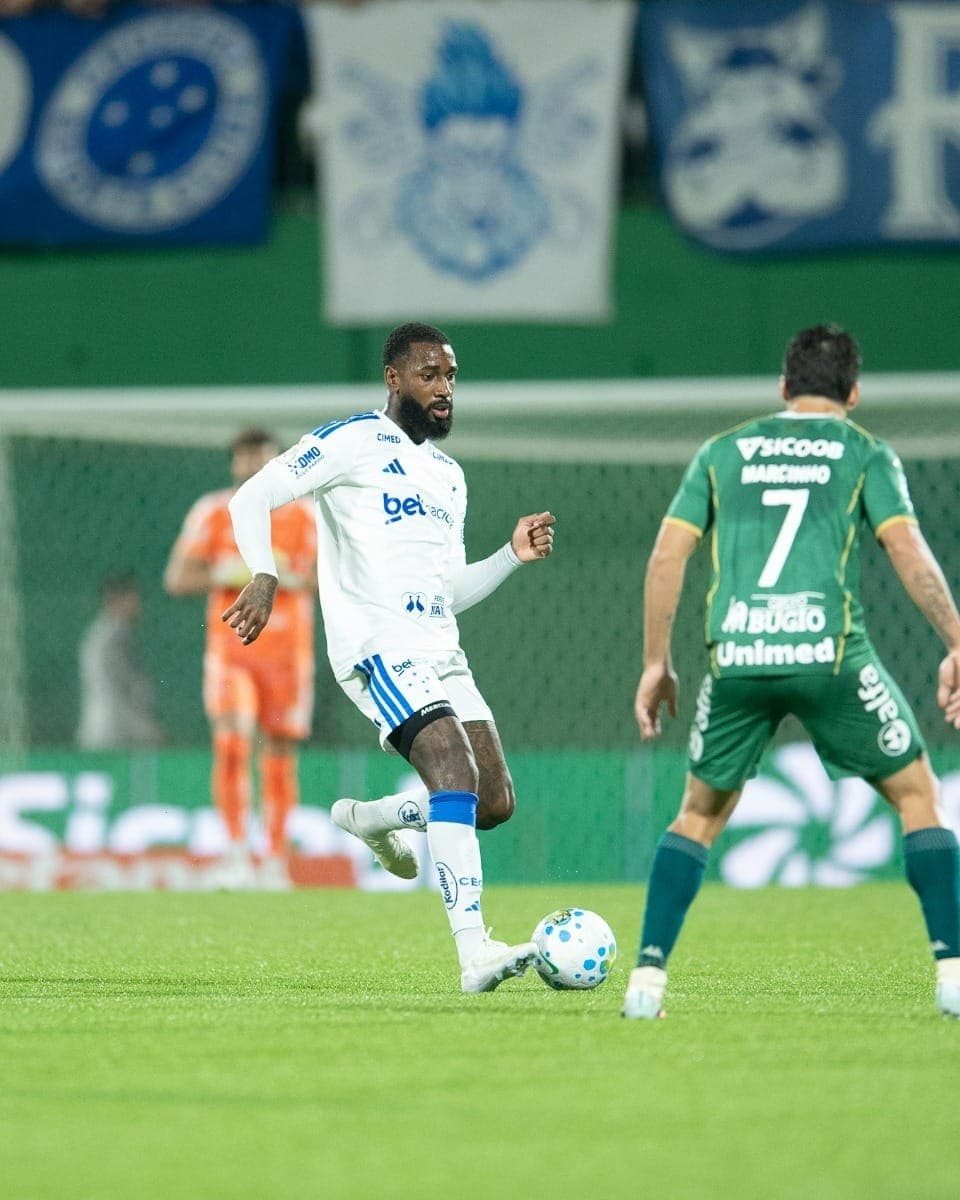 Gerson em ação contra a Chape