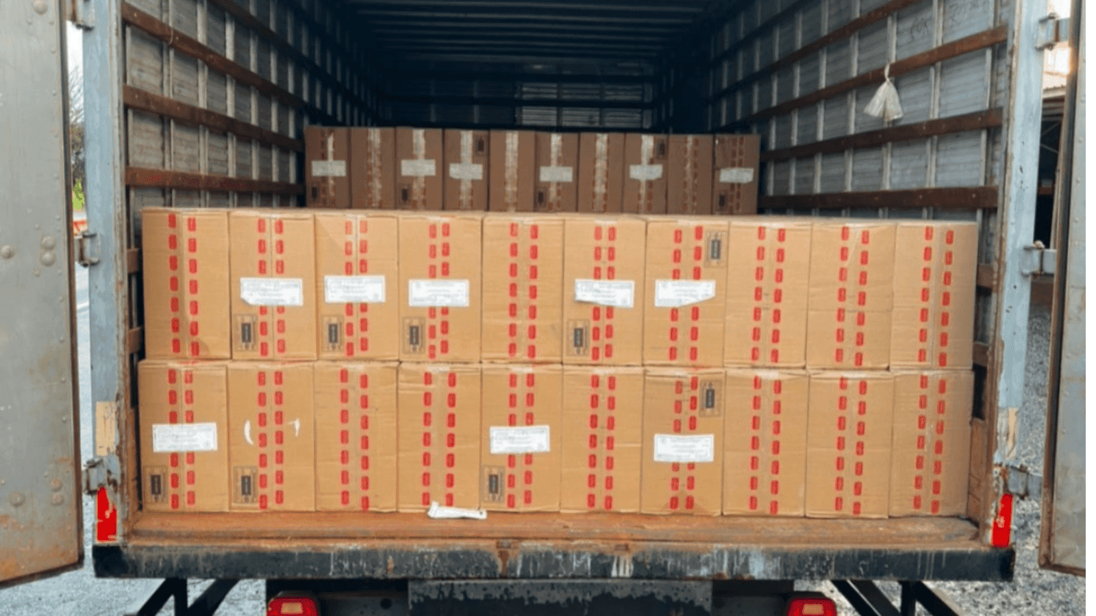 Carga de origem paraguaia era transportada em veículo utilitário