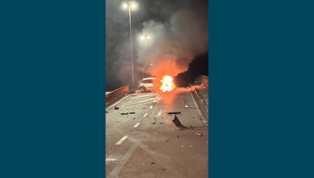 Veículo capotou e pegou fogo