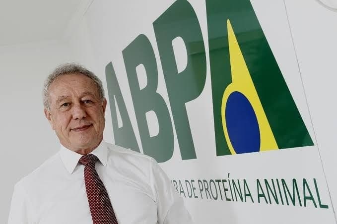 Francisco Turra lança biografia nesta terça-feira (4)