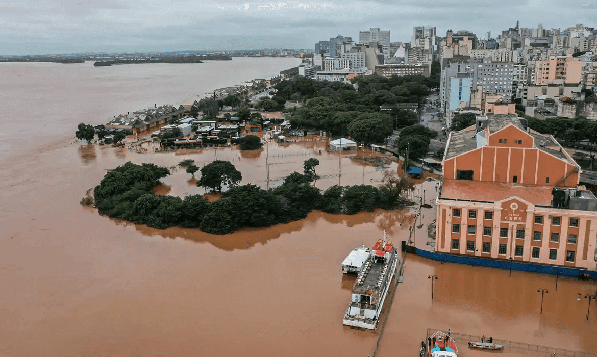 Rio Guaíba invade Porto Alegre, no Rio Grande do Sul