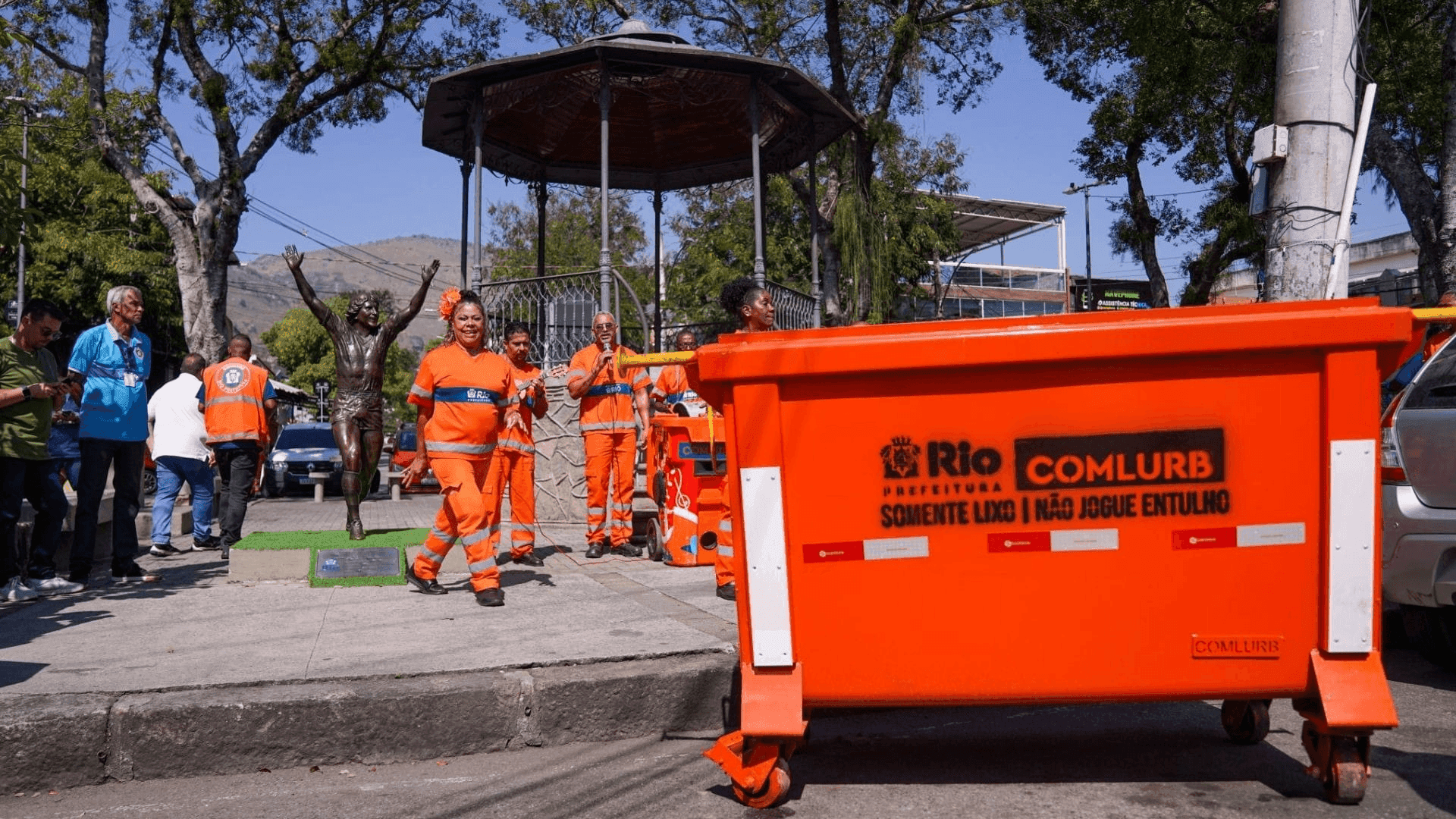 Comlurb oficializa a compra de cinco mil novas caçambas