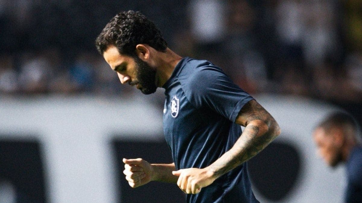 Marcelinho em trabalho de aquecimento contra o Santos