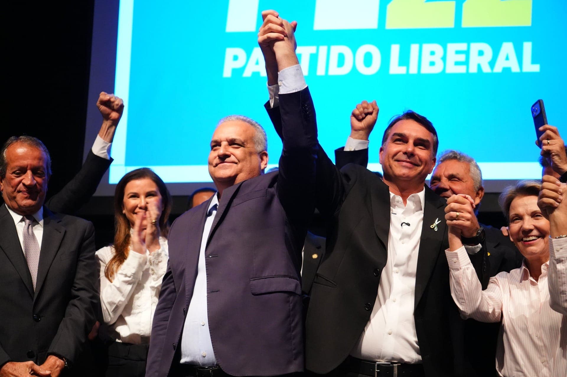 Flávio Bolsonaro e seu vice, o deputado Alfredo Gaspar