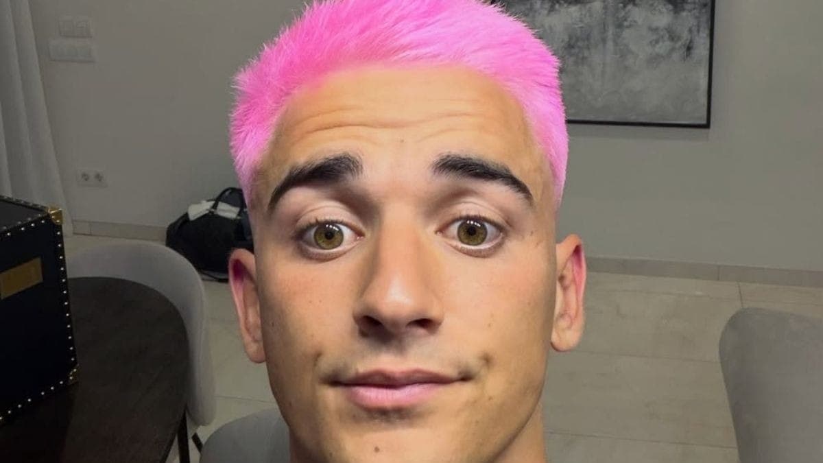 Gavi aparece com o cabelo rosa após título da Espanha na Copa