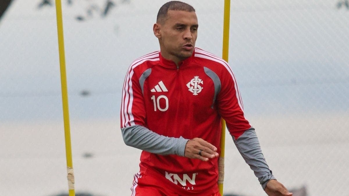 Meia Alan Patrick durante treino do Internacional