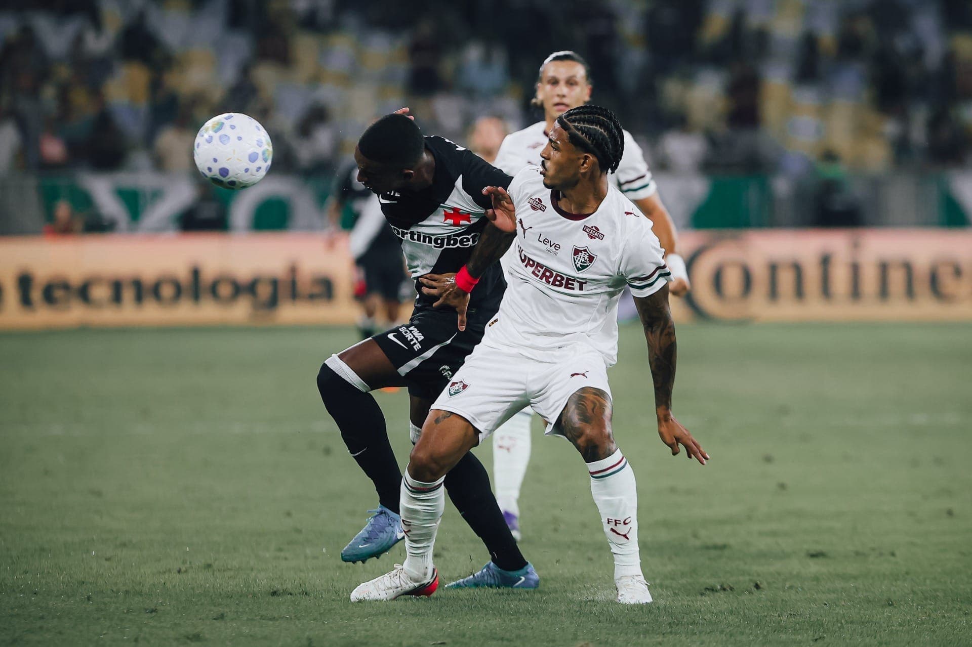 Vasco x Fluminense na partida de ida, no Maracanã