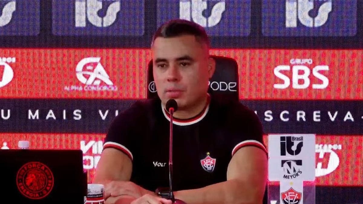 Jair Ventura em entrevista coletiva após classificação do Vitória