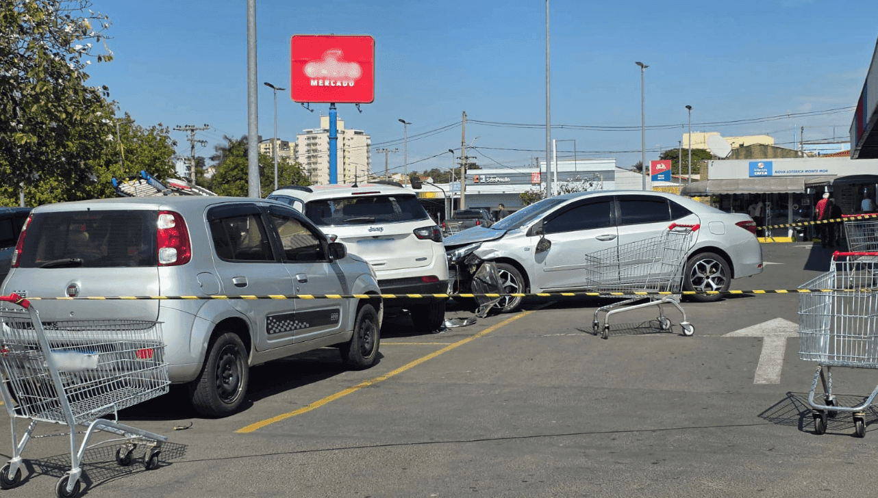 Motorista passa mal e atropela quatro pessoas em supermercado em Monte Mor