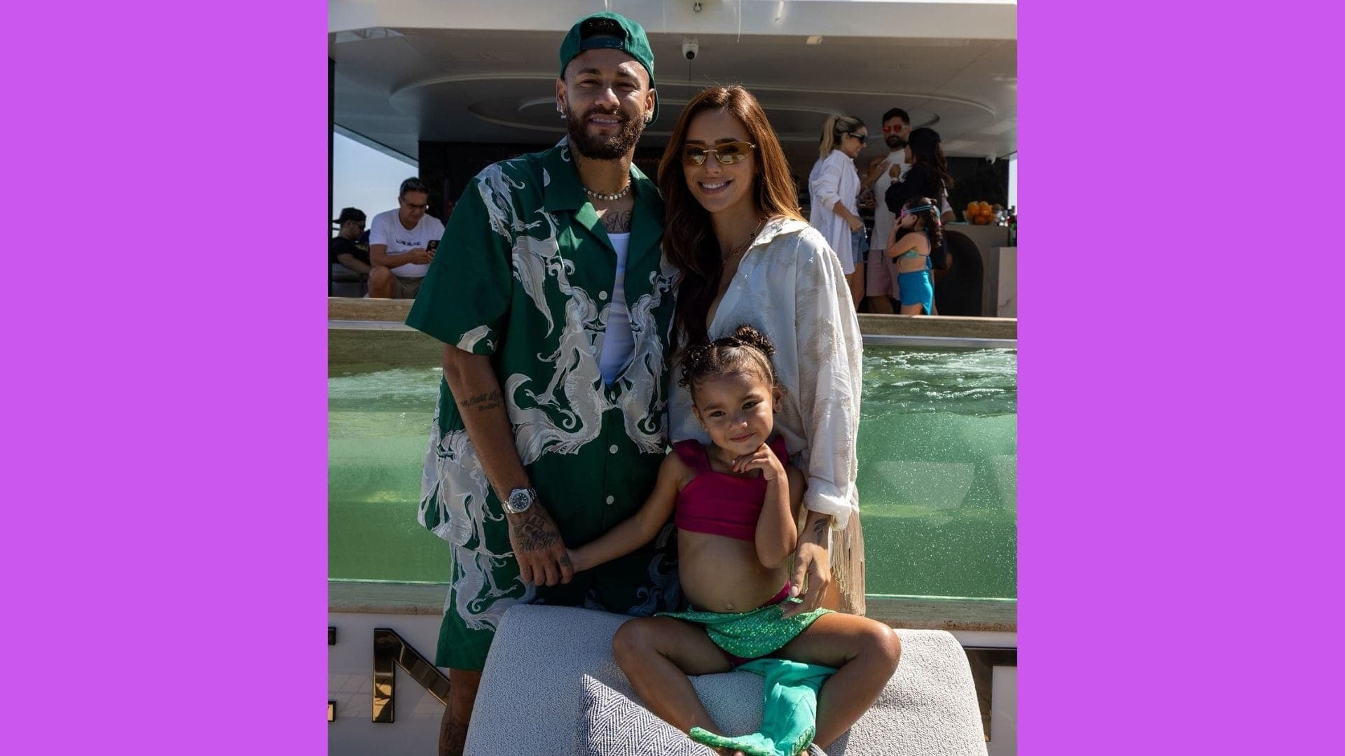 Neymar com Bruna Biancardi e Mavie em iate de R$ 120 milhões