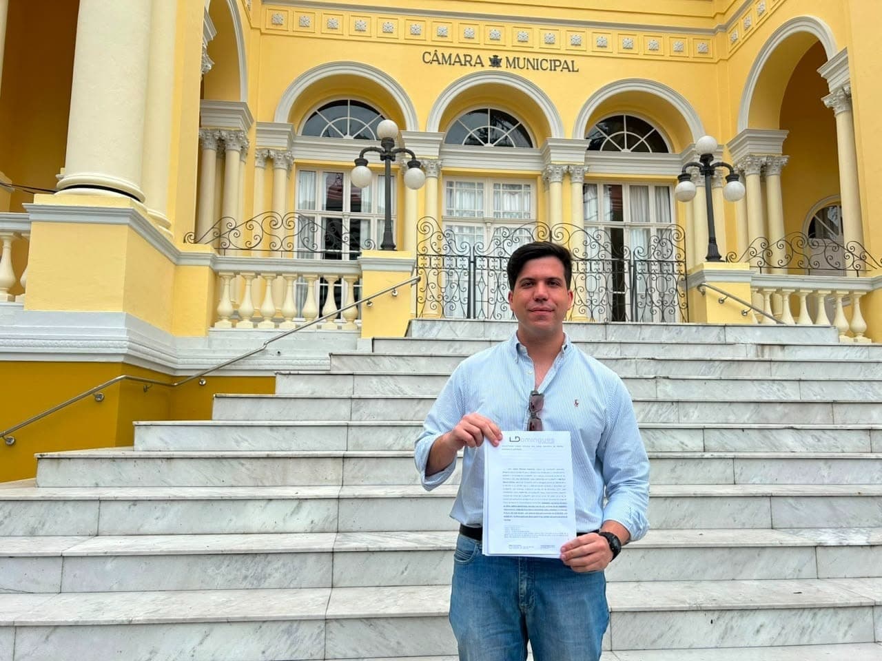 O advogado Lincoln Domingues protocola pedido de cassação de Tathiana Guzella