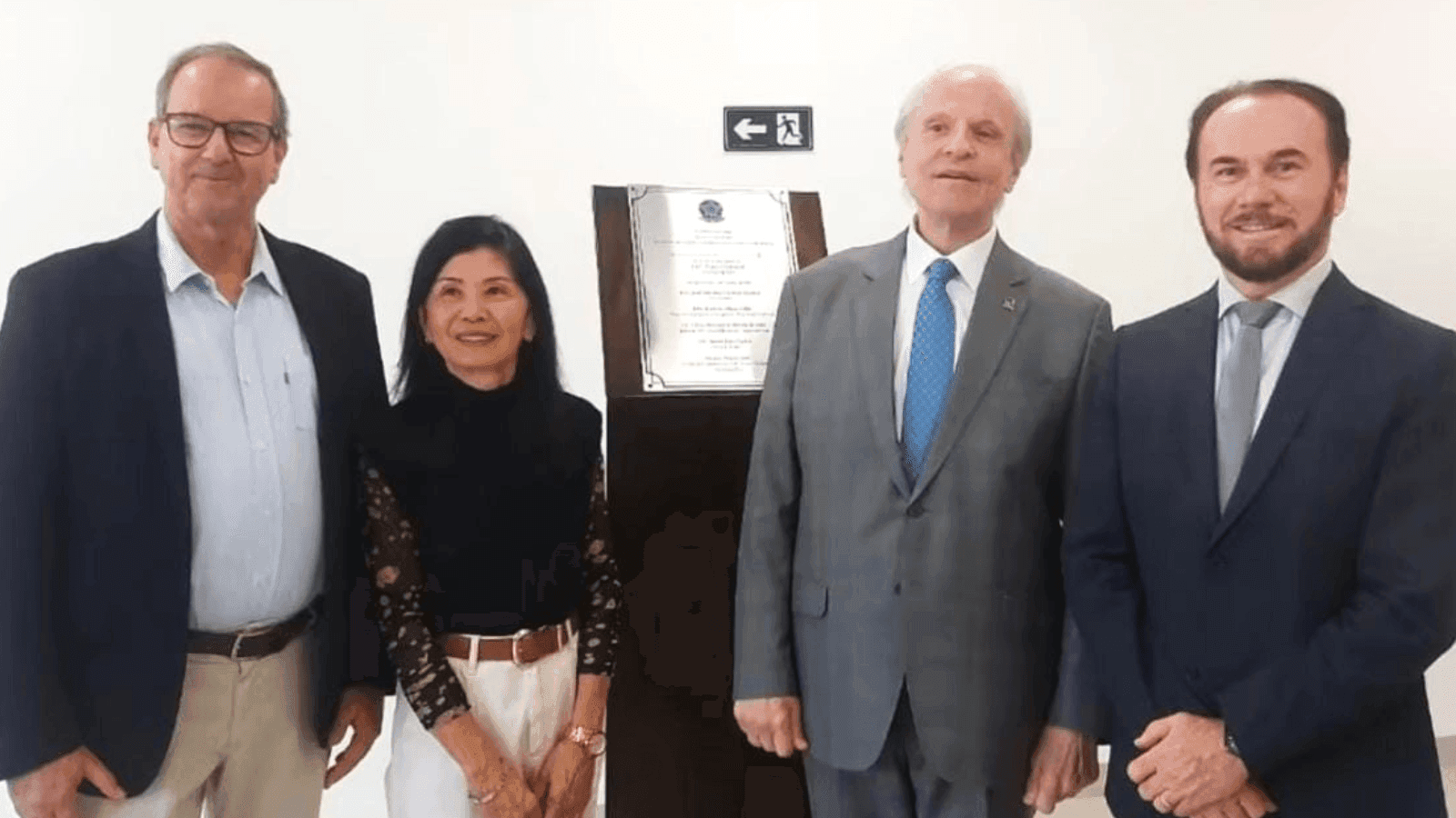 O prefeito da cidade e o presidente do TRE marcaram presença