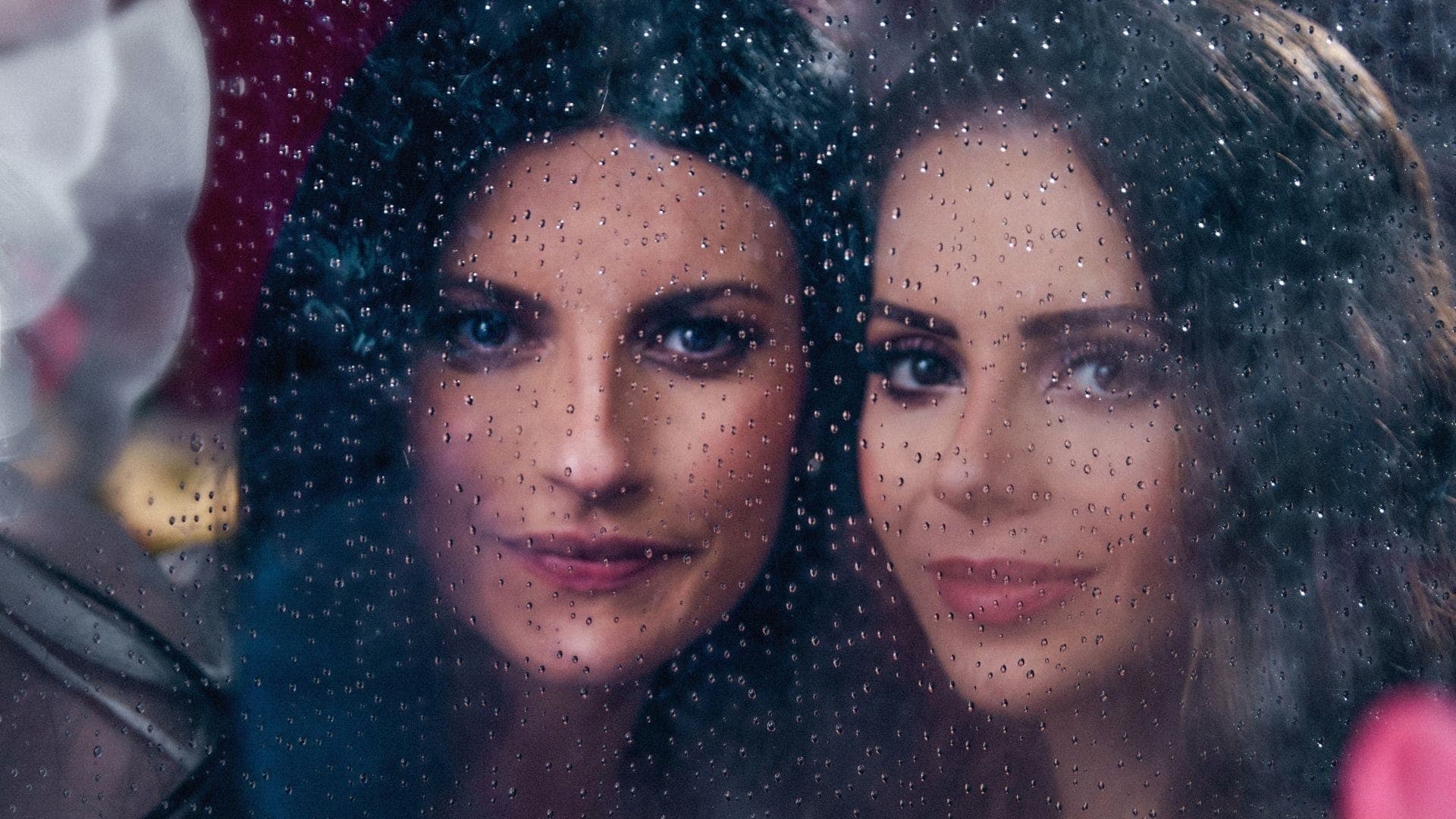 Sandy e Laura Pausini repetem parceria em 'Quando Chove'