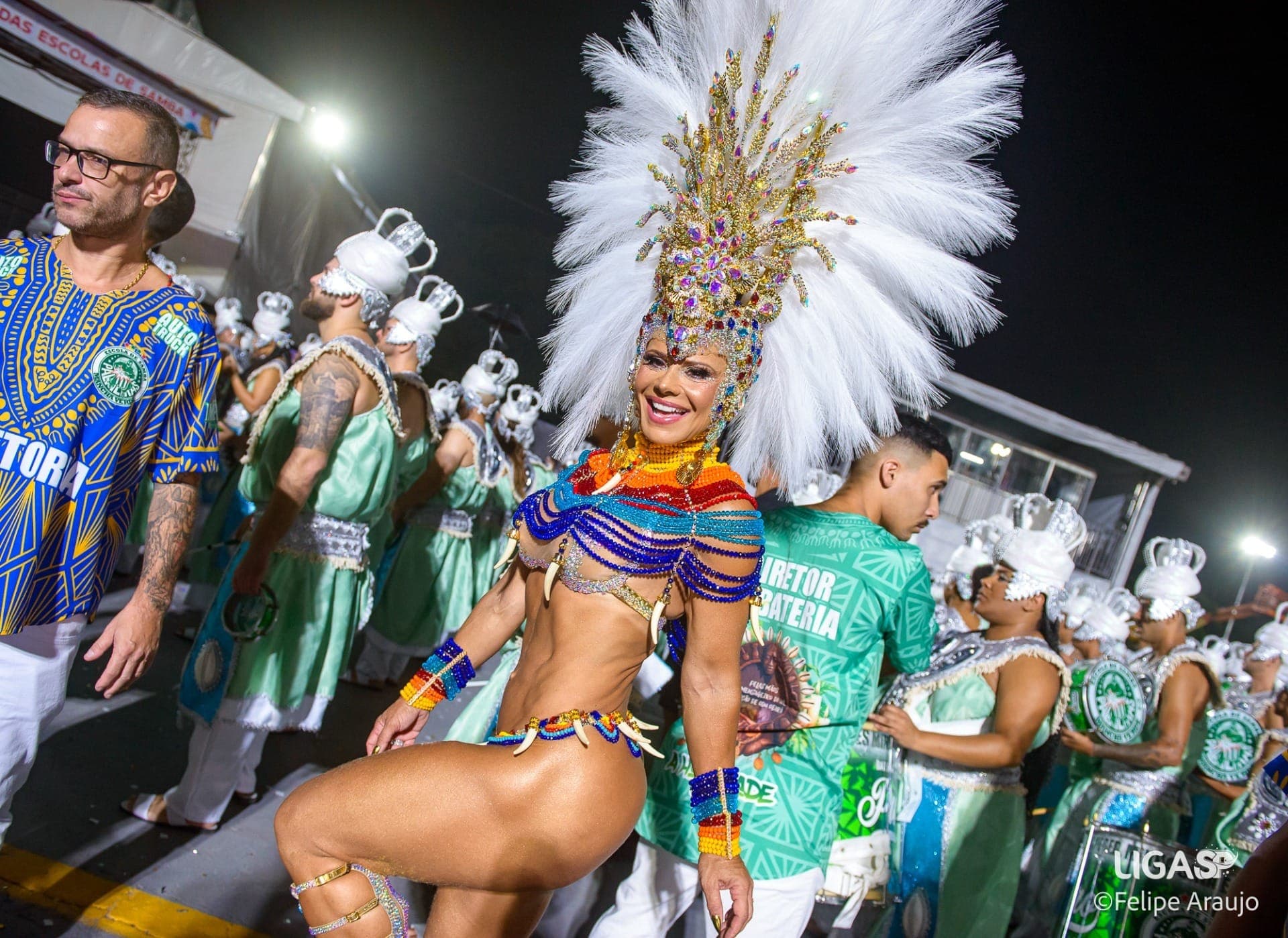 Viviane Araújo é rainha de bateria de duas escolas de samba, no RJ e SP