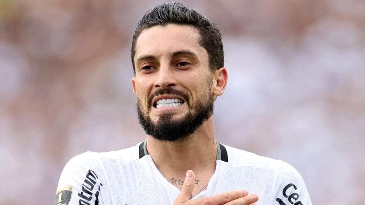 Alex Telles renova com o Botafogo