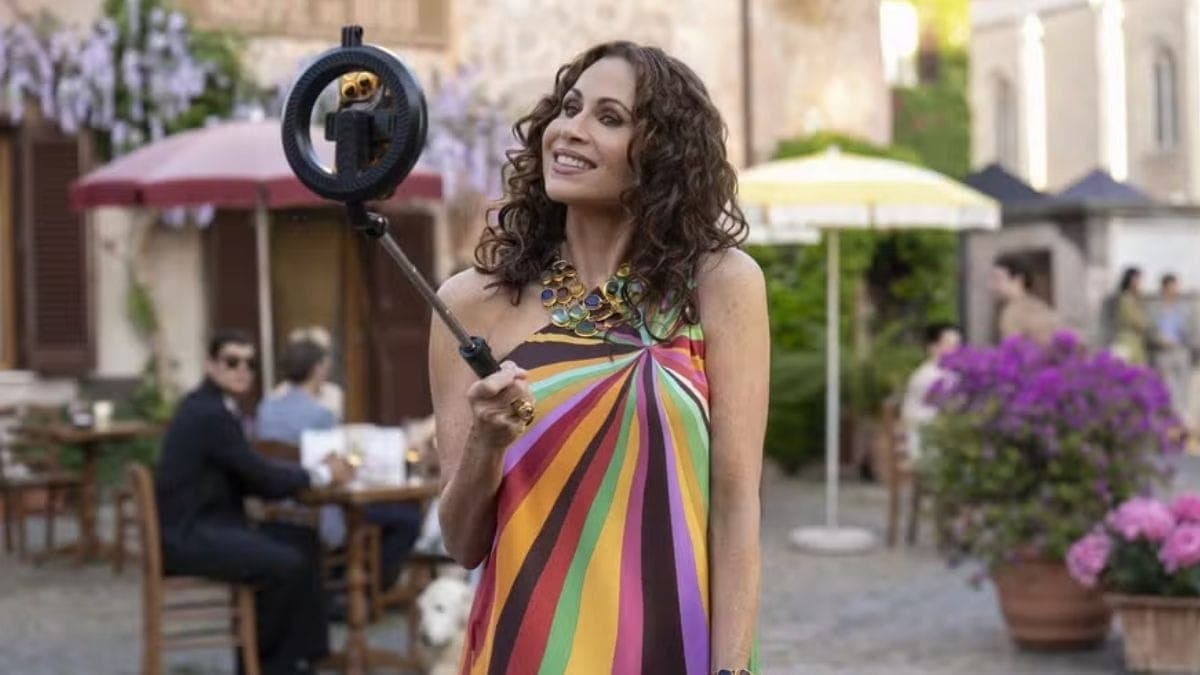 Minnie Driver, atriz de 'Emily em Paris'