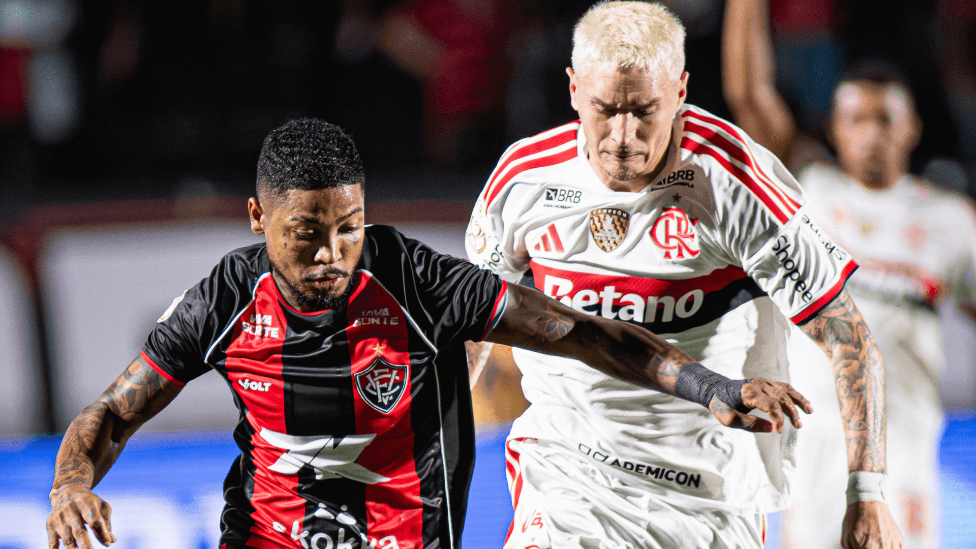 Flamengo volta a reencontrar o Vitória neste domingo (9)