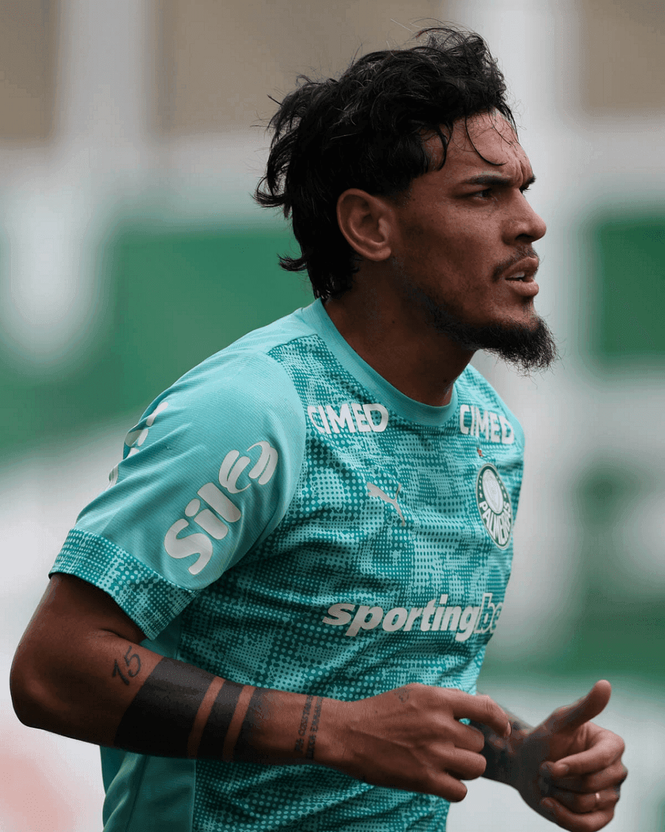 Gustavo Gómez segue em recuperação física no Palmeiras
