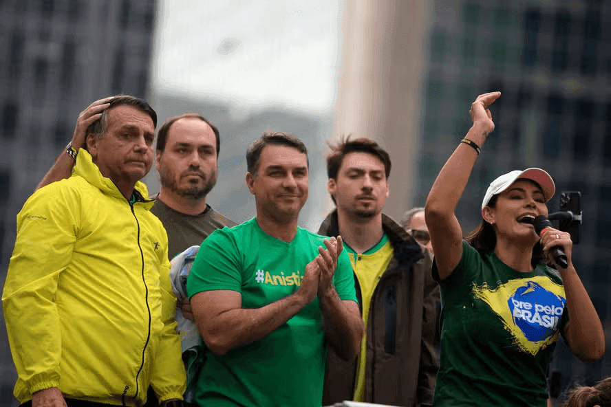 Moraes proíbe que filhos de Jair Bolsonaro o visitem no Dia dos Pais