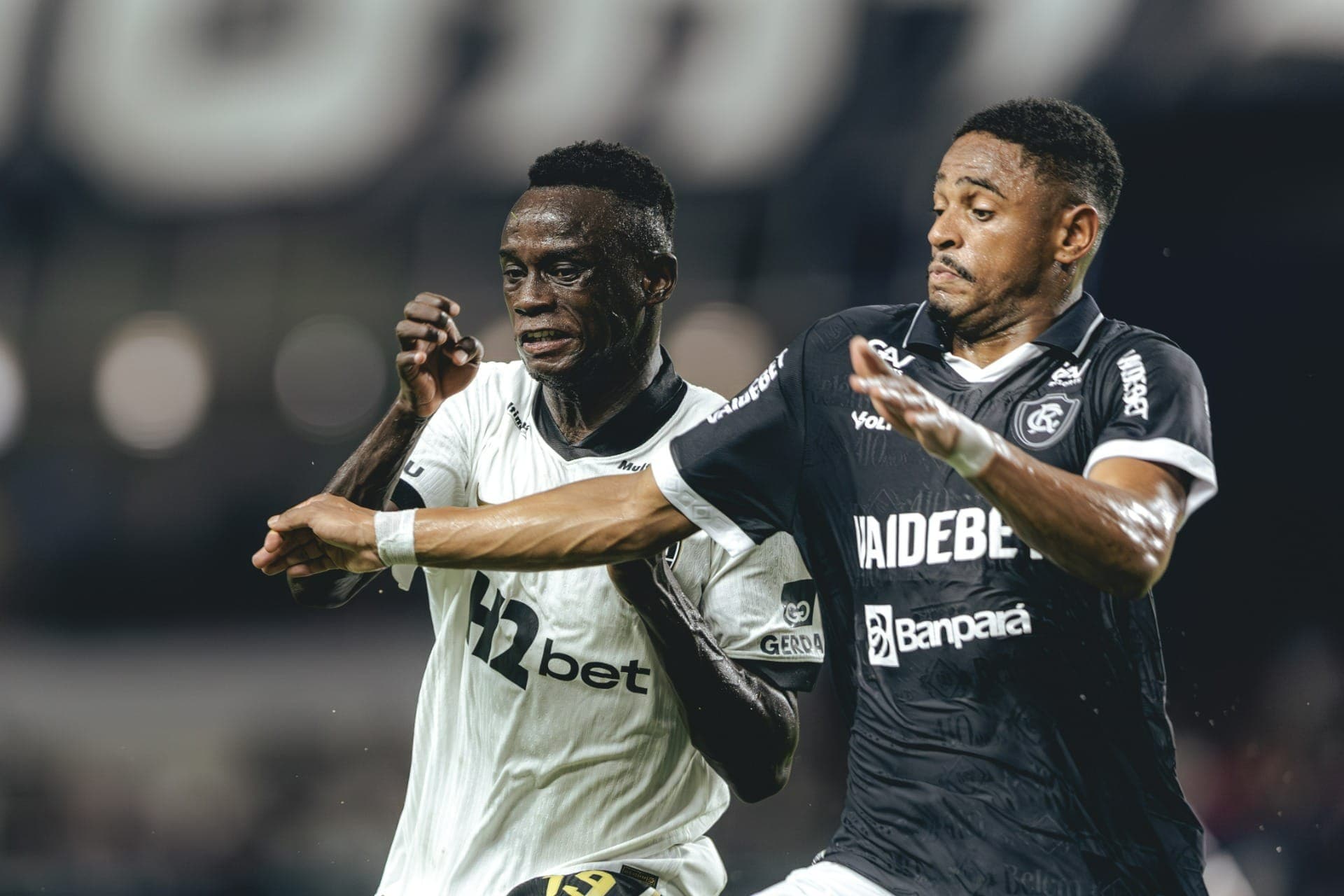 Remo e Atlético-MG se enfrentaram no Mangueirão