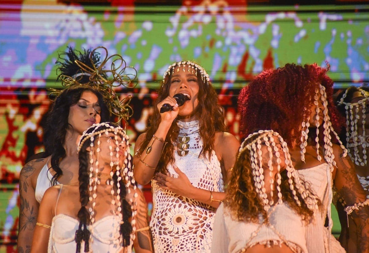 Show de Anitta em SP contou com área para atividades de bem-estar