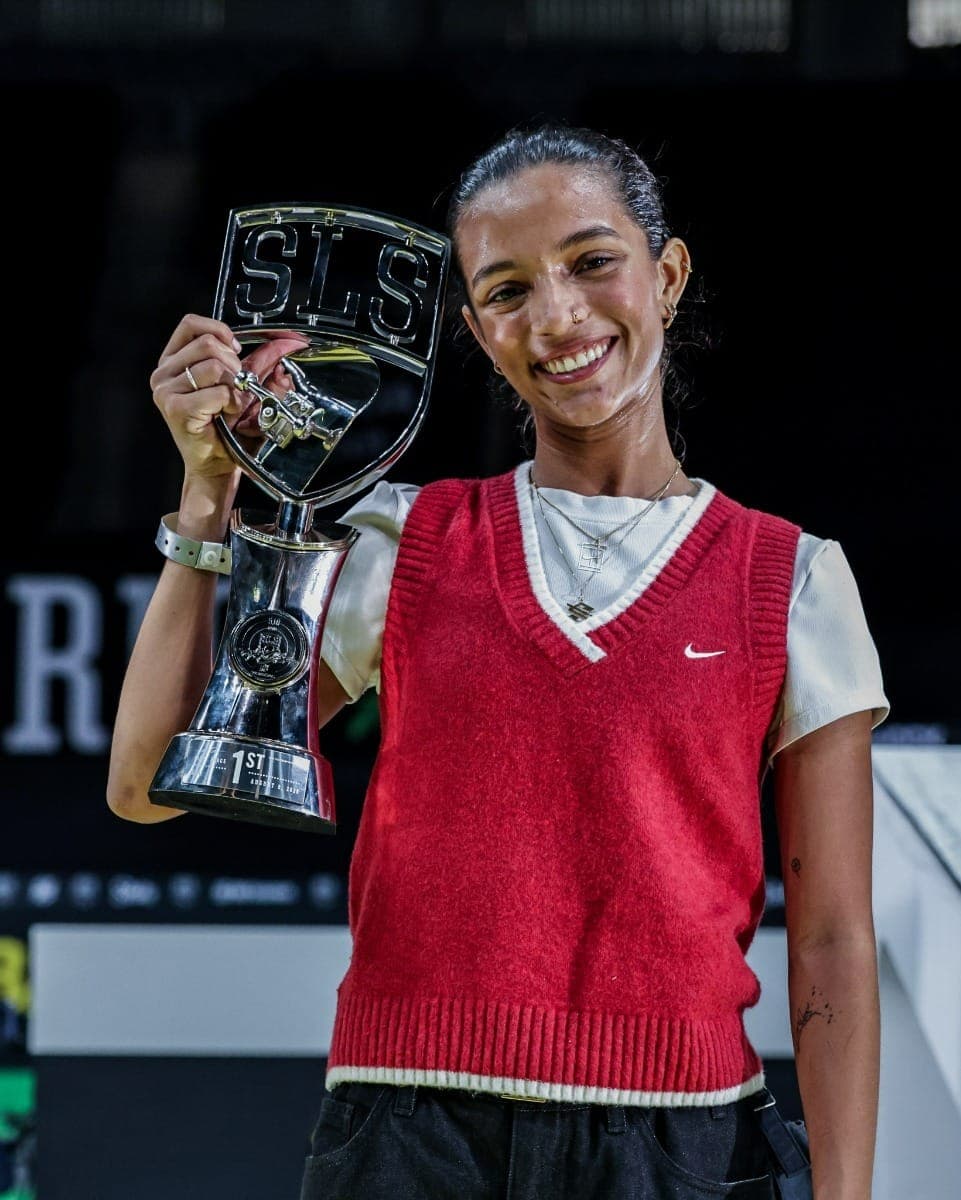 Brasileira Rayssa Leal exibe mais um troféu
