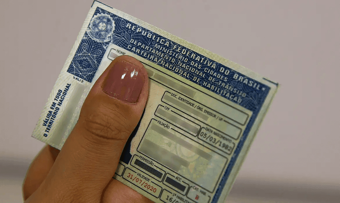 Detran-RJ alerta para tentativas de golpe relacionadas ao agendamento para emissão da Carteira de Identidade Nacional.