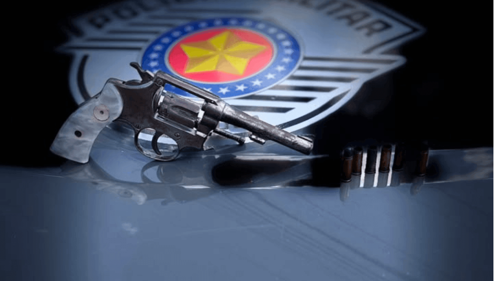 Os policiais que atenderam a ocorrência apreenderam a arma
