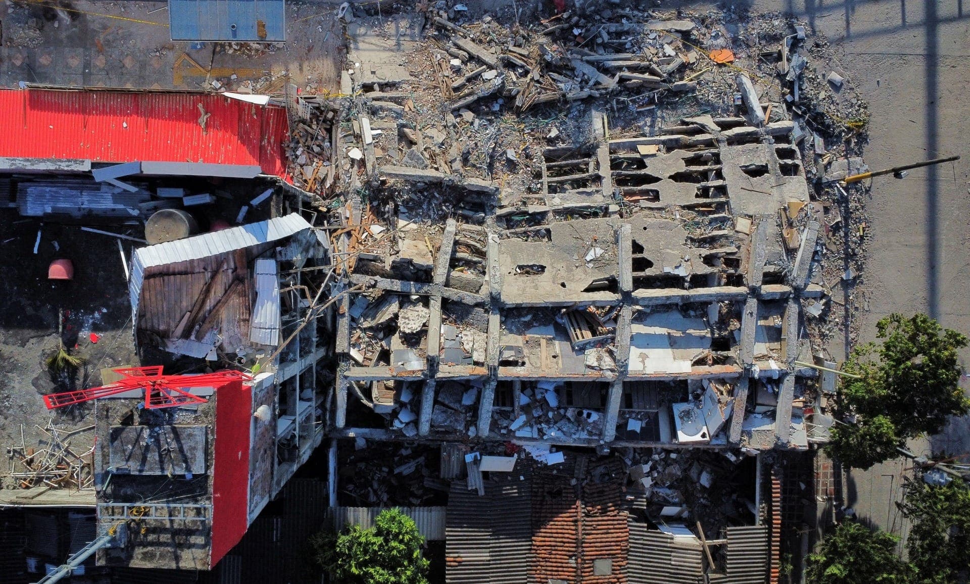 Cenário de destruição em Cali, na Colômbia,