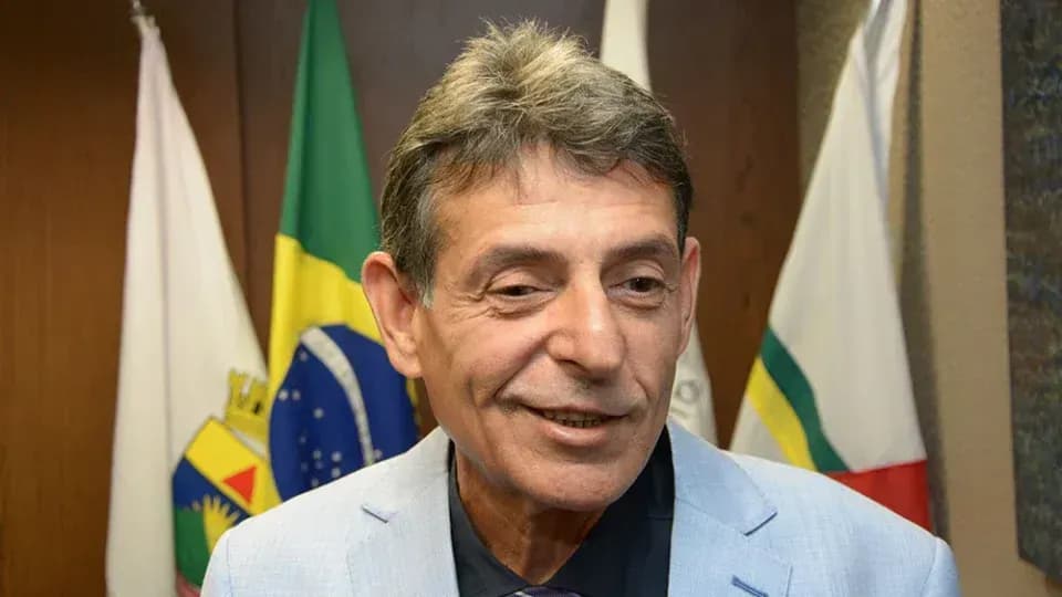 CNJ afasta juiz mineiro que bebeu e fumou em julgamento