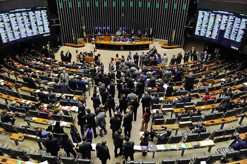 Deputados e senadores se juntam para votação durante esforço concentrado