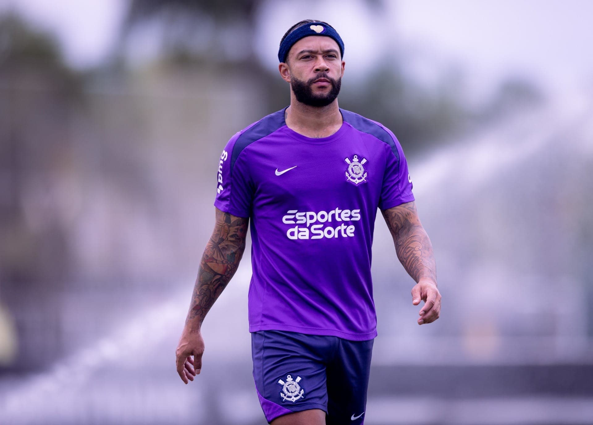 Memphis Depay em treino no Corinthians