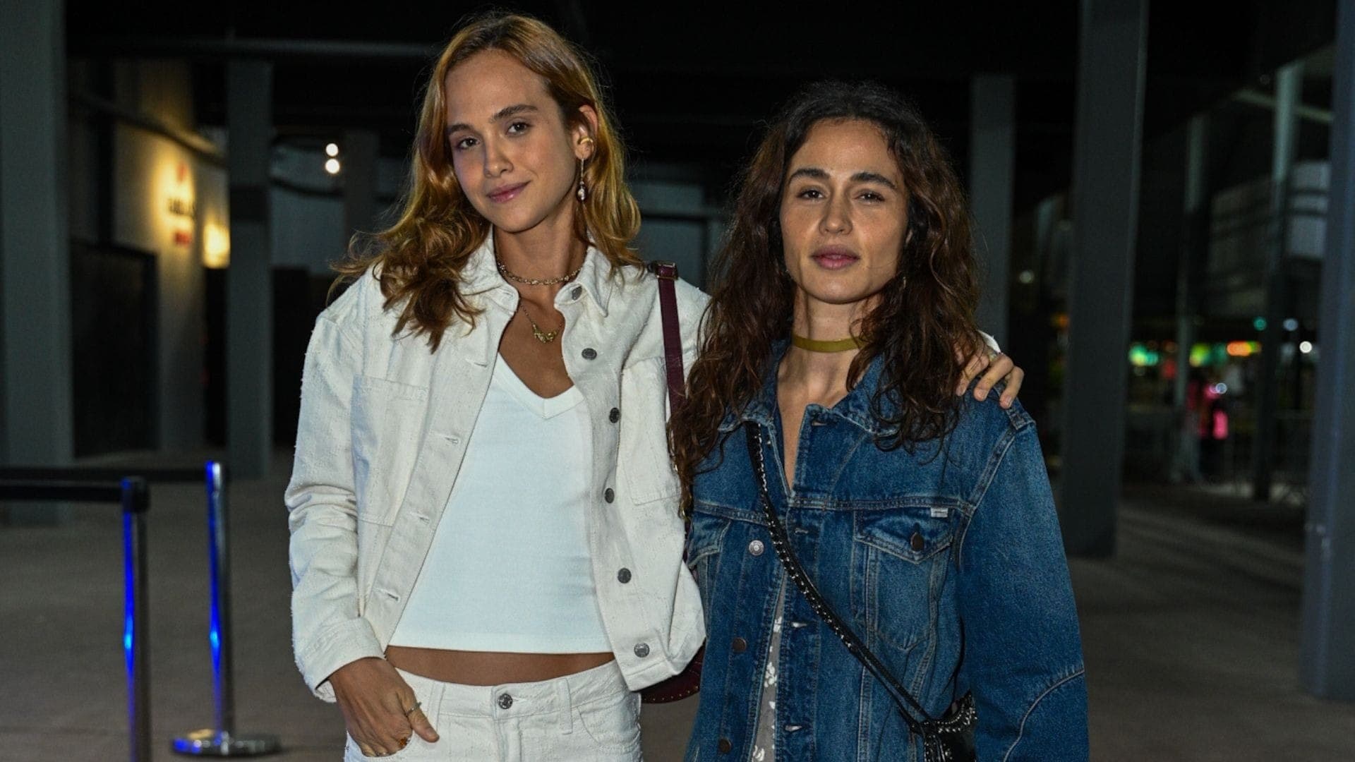 Nanda Costa e Emilie Rey no show de Rosalía