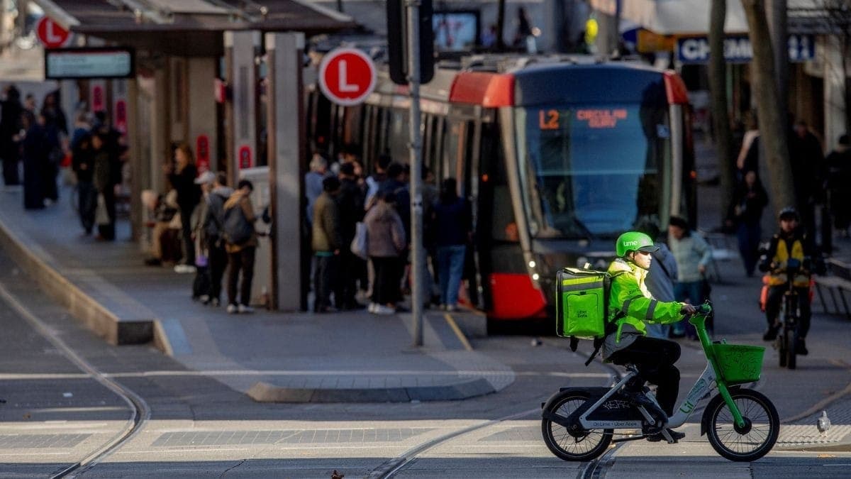 Entregador de delivery nas ruas de Sydney, na Austrália