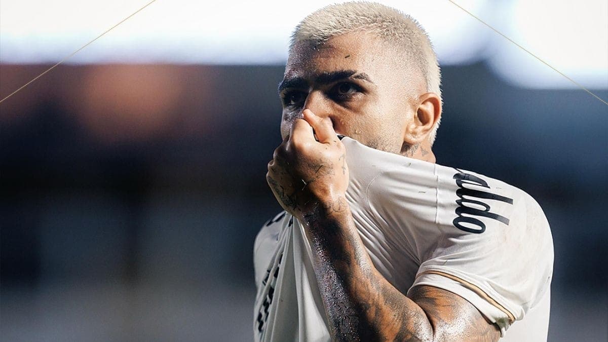 Gabigol comemora 100º gol pelo Santos