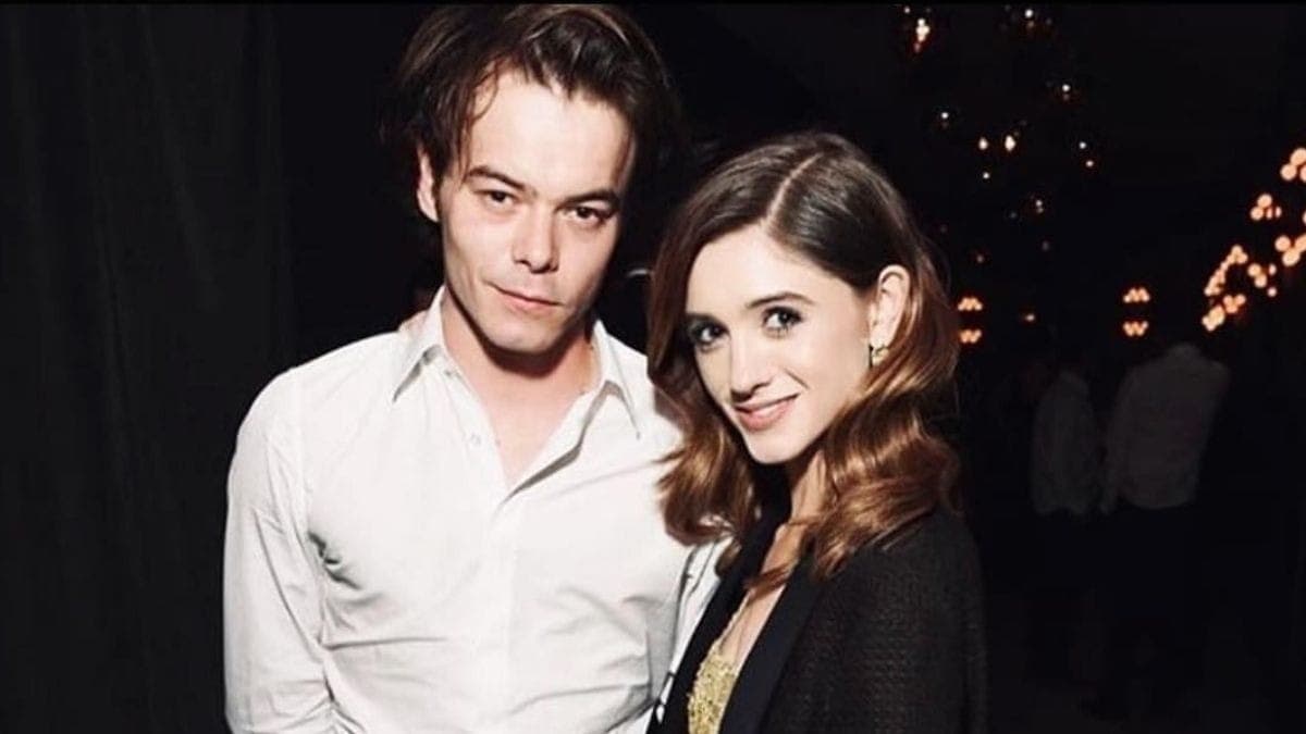 Charlie Heaton e Natalia Dyer no Emmy 2018