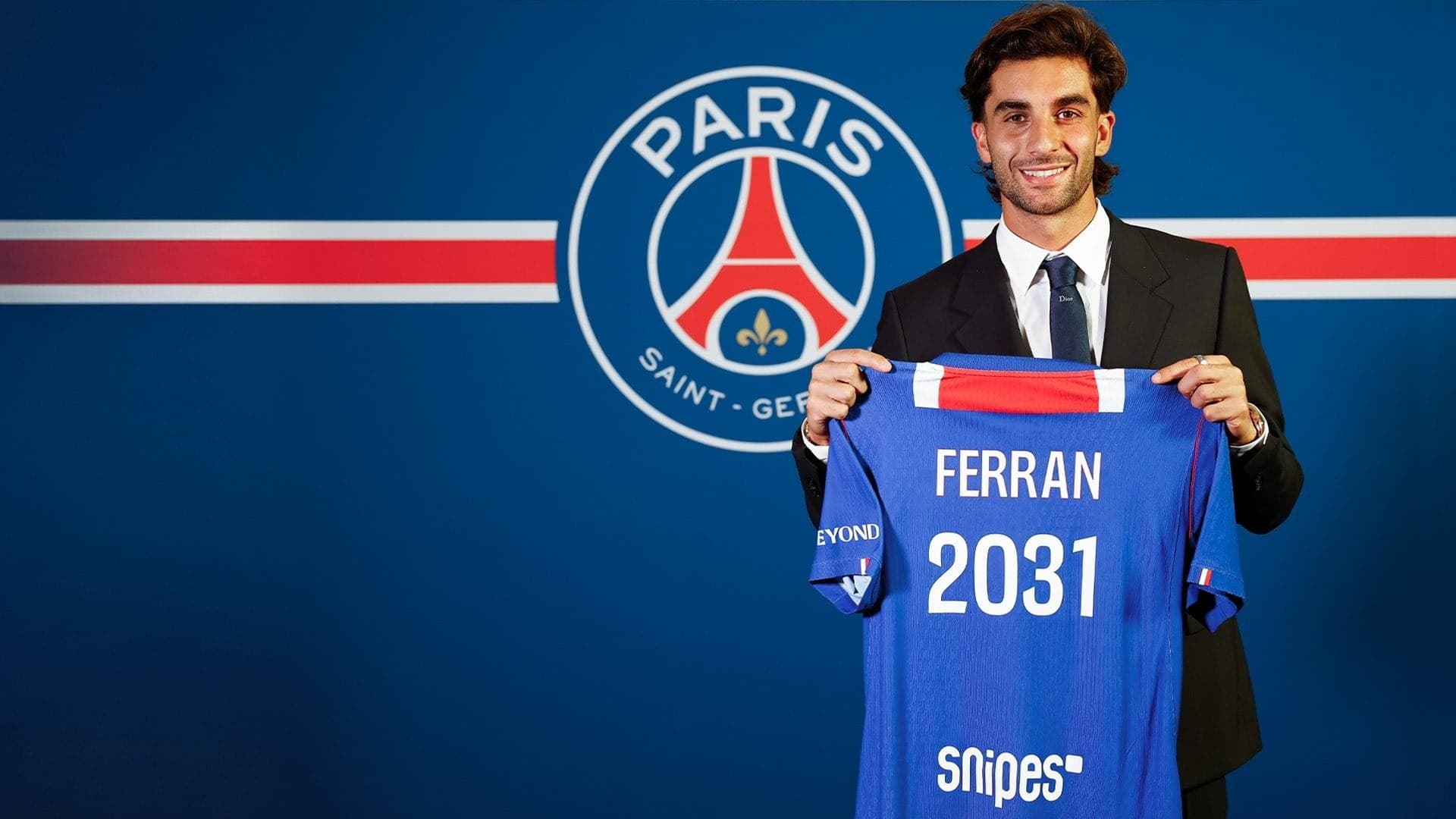 Ferran Torres é anunciado pelo PSG