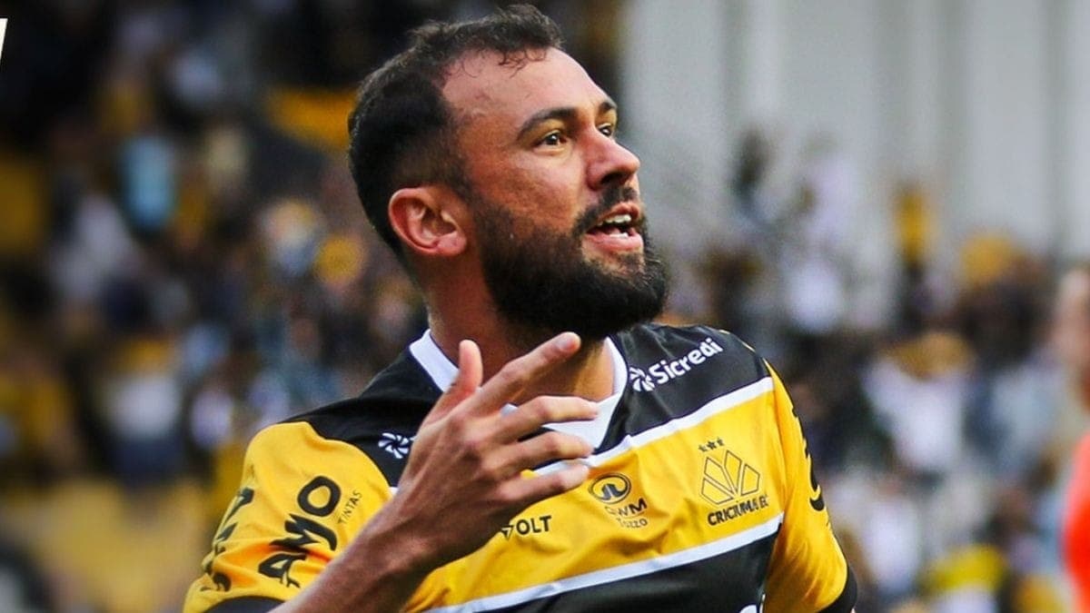 Luciano Castán comemora gol pelo Criciúma