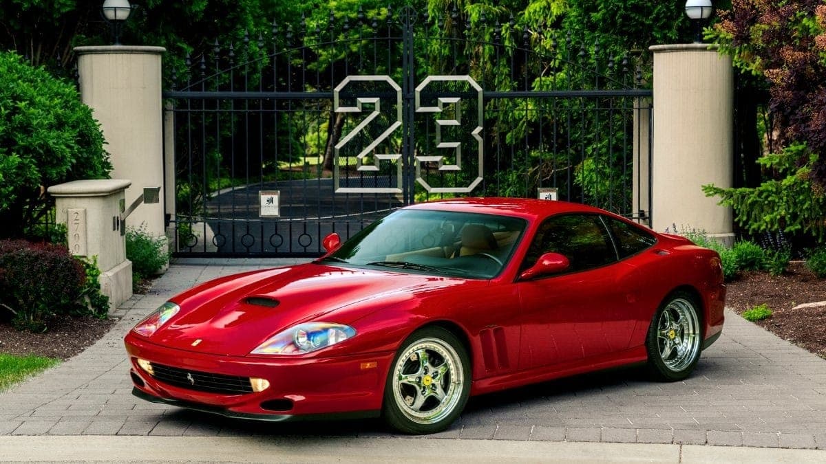 Ferrari que foi de Jordan irá a leilão
