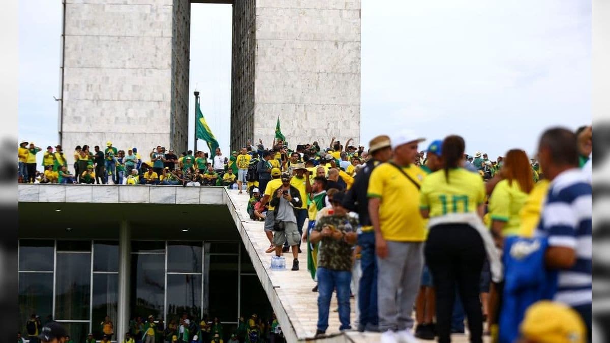 Congresso Nacional com invasores em Brasília
