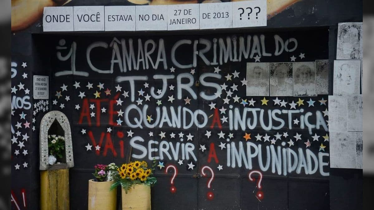 Homenagens em frente a Boate Kiss, em Santa Maria