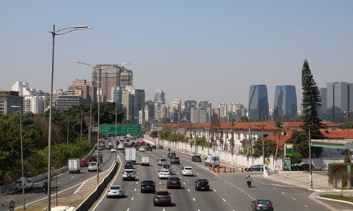 Rodízio de veículos está suspenso nesta quinta-feira (23)